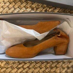 Everlane | The Day Heel in Narrow Fit - Cognac Suede Size 7.5